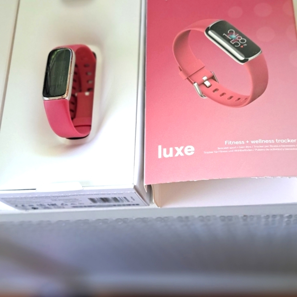 ❤️❤️ Like new FITBIT LUXE Desert Rose